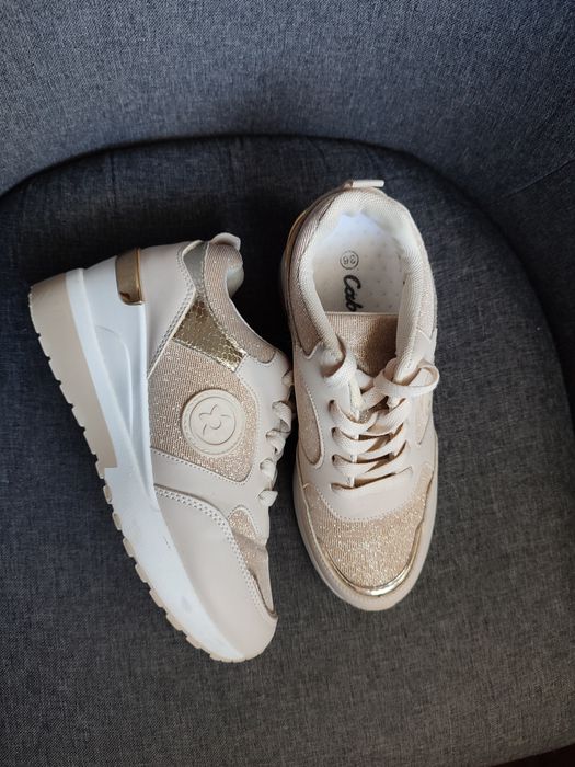 Бежово-златисти маратонки на платформа