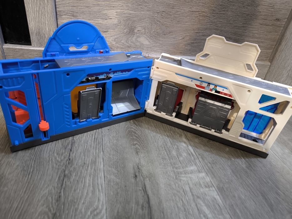 Станция. Машинки