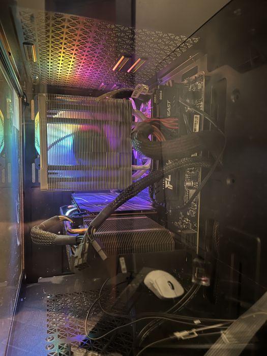 Setup Gaming Ryzen 7 5700X + RX 6600 + Alienware 240Hz