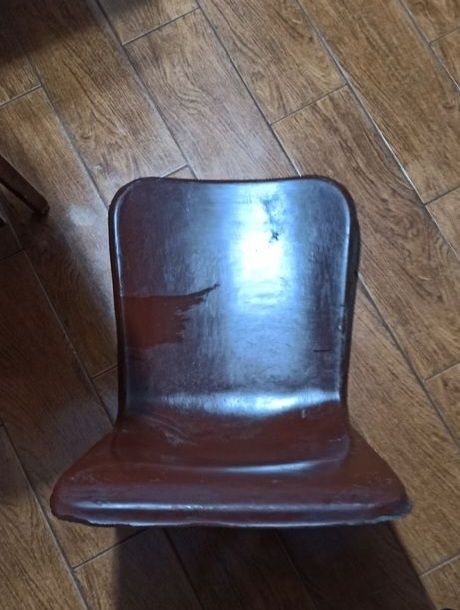 Scaun din fibra de sticla