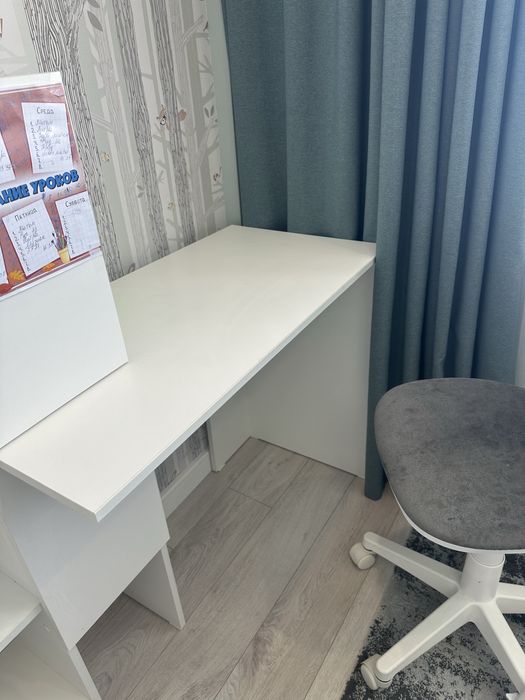 Продаю стол письменный