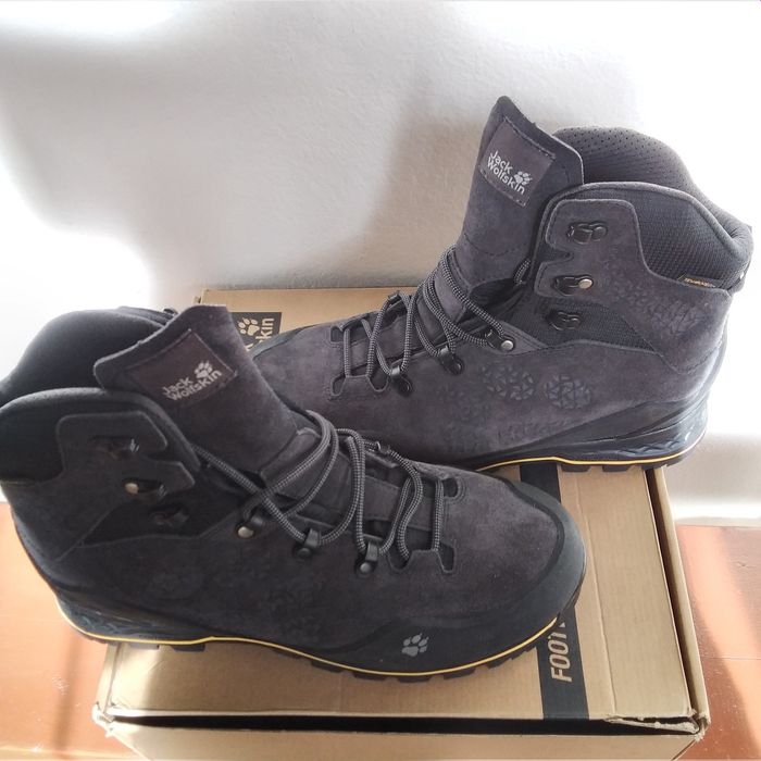 Продам очень прочные  ботинки