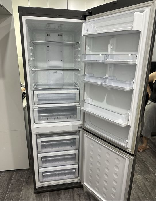 Рабочи холодильник SAMSUNG