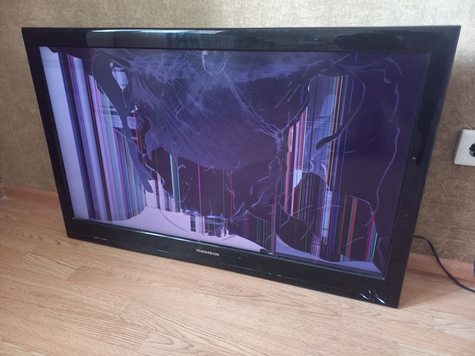Продам телевизор на запчасти Thomson