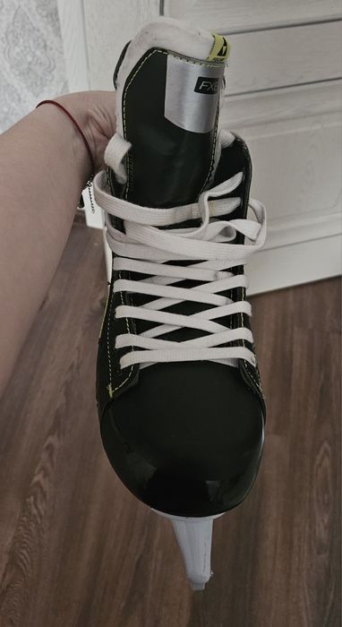 Продам Коньки хоккейные