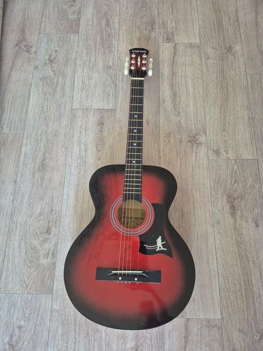 Продам гитару почти новая