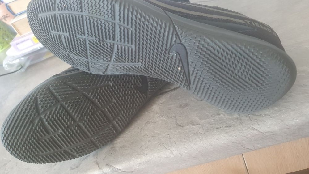 Кроссовки для футбола