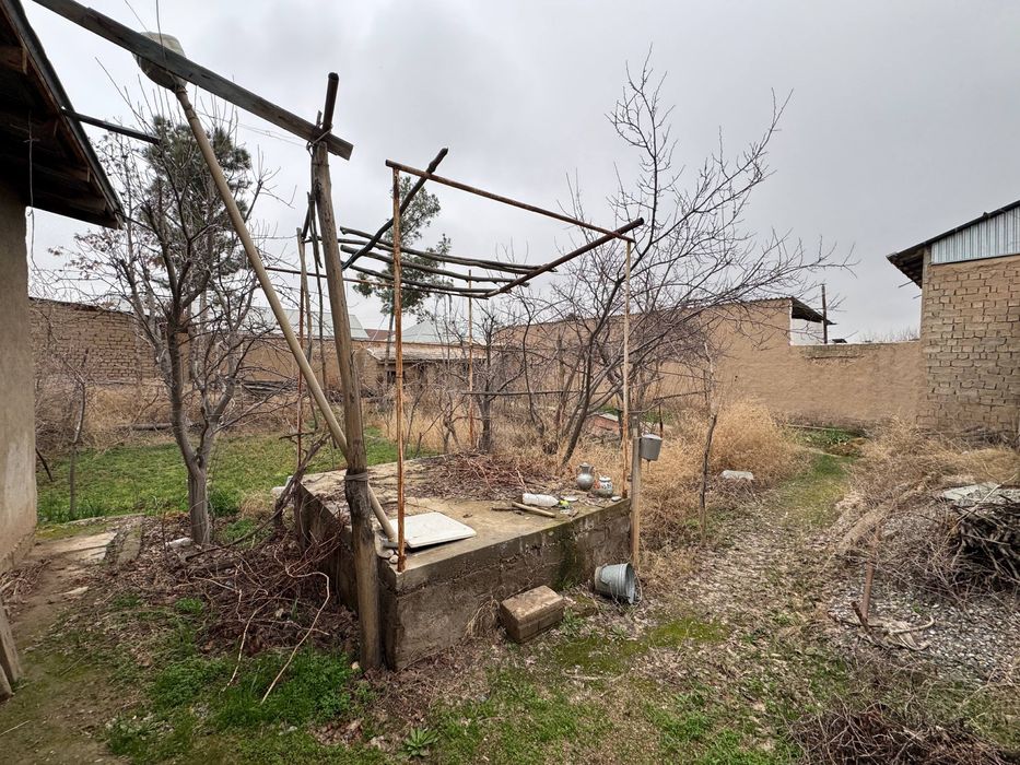 Beshkent shahridan hovli 8 xonali