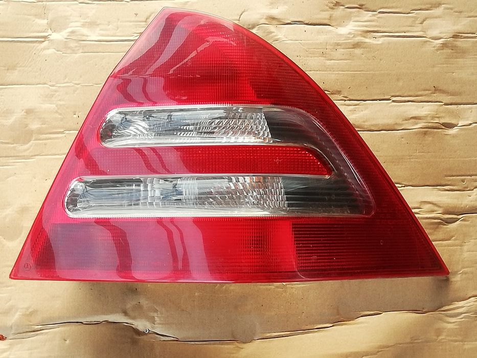 Tripla stop dreapta  mercedes c class c200 c220 W 203 berlina