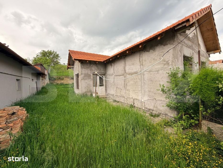 Casa la rosu de vanzare, 90 mp+ teren 650 mp, zona Aiud