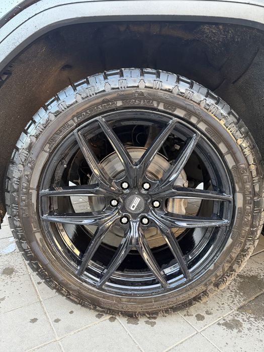 Джанти с всезезонни гуми А/Т 305/45/R22 GMC Sierra