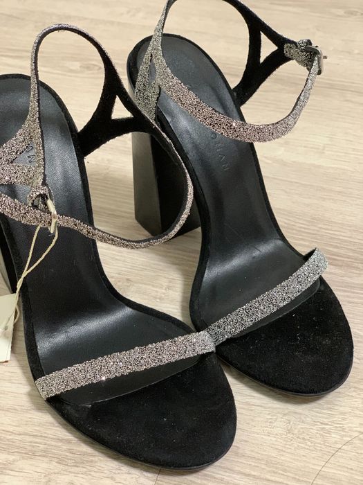 Женские босоножки