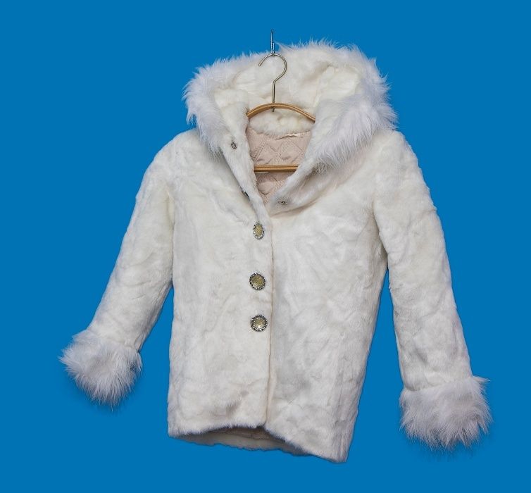 Шубка детская с капюшоном.