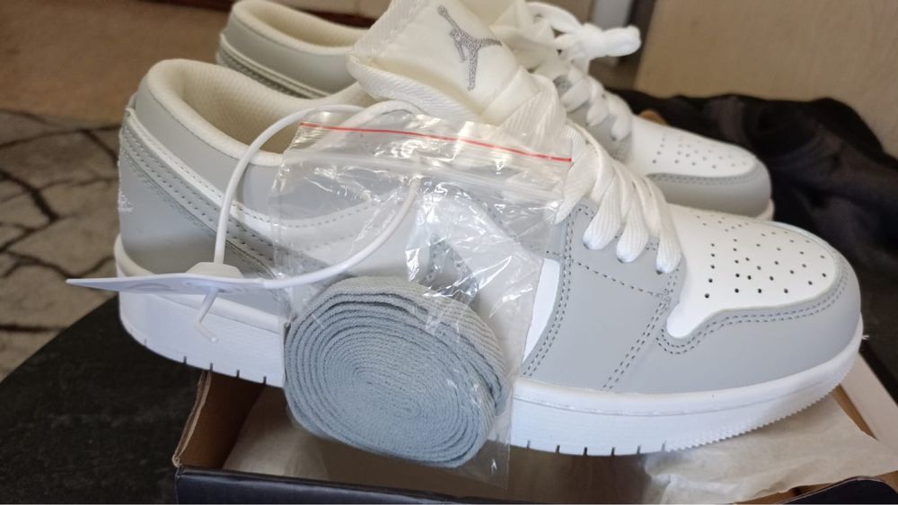 Продам новые кроссовки Nike