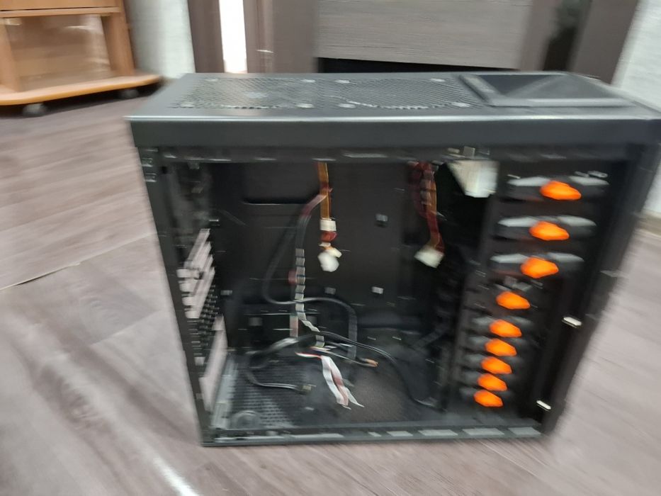 Продам корпус cougar volant