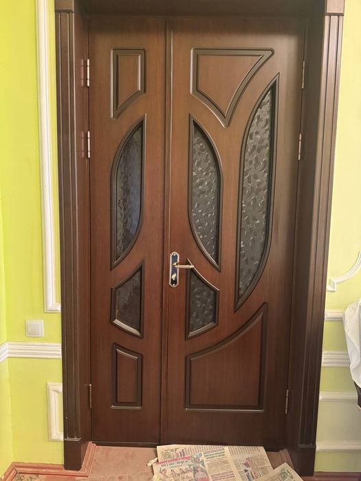 eshik sotiladi 130x240 holati ideal 2 dona mavjud