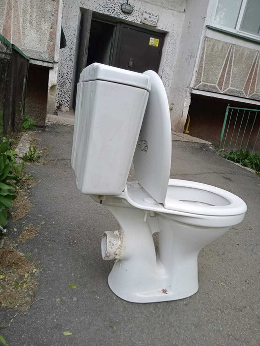 Срочно продам унитаз