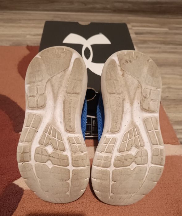 Vând pantofi sport copii Under Armour Surge 3 - mărimea 28
