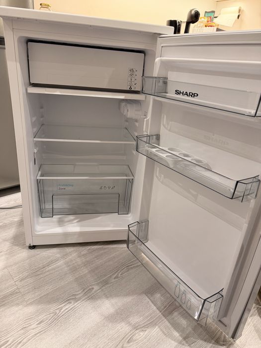Хладилник SHARP