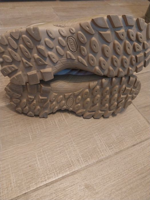 Bocanci Bates impecabili