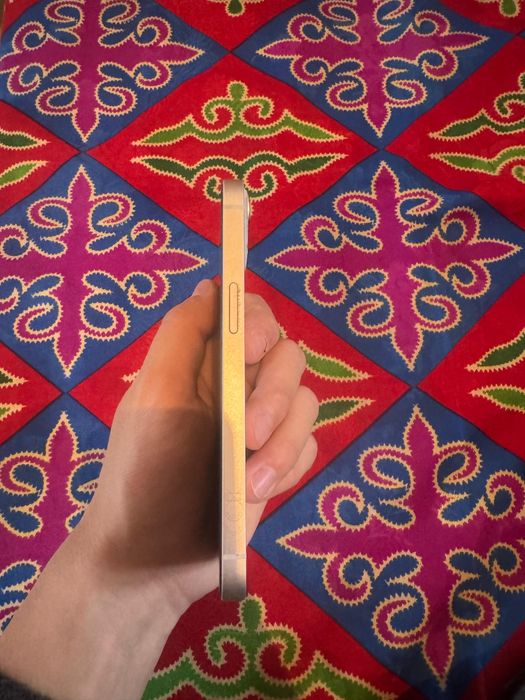 Продается айфон 13