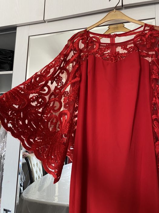 Срочно продам новый платья..