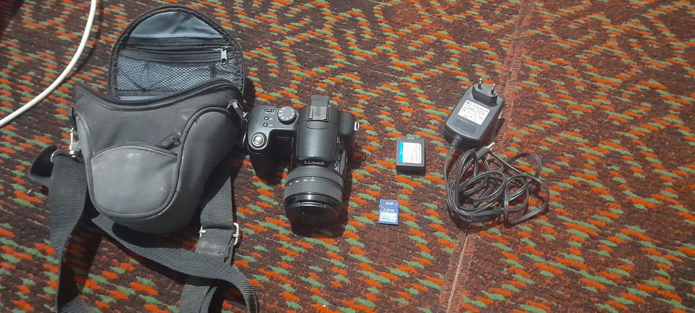 Фото апарат сотилади ишлаши яхши айби йук,