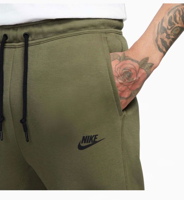 Vand Pantaloni Nike Sportswear Tech Fleece noi cu eticheta,  XXL!