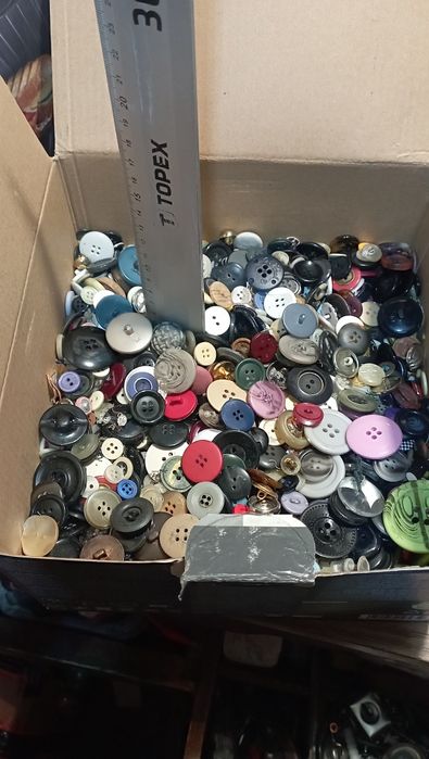 sertarul cu nasturi ai bunicii