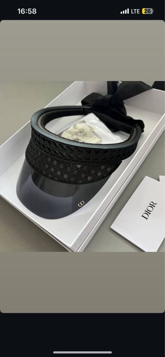 Козирка Dior