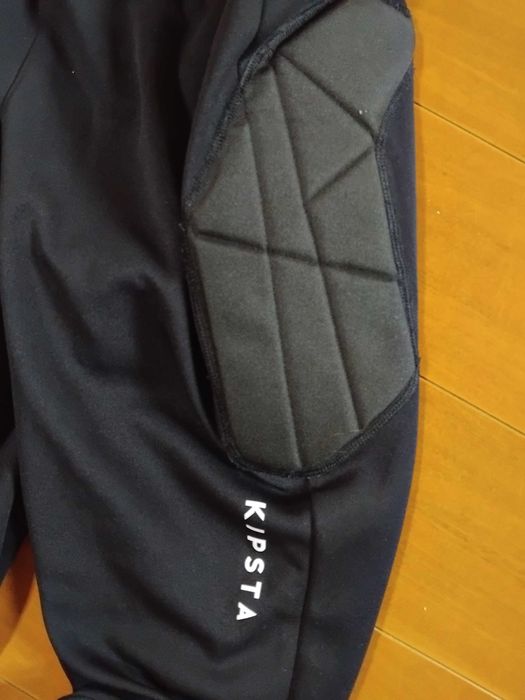 Adidasi Nike mar. 36/Adidas 35, manusi 7 si pantaloni portar 9-10ani