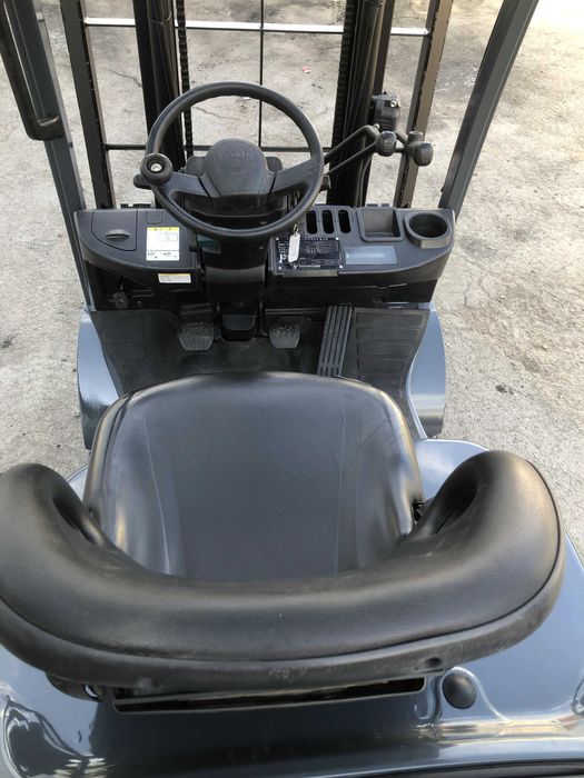 Вилочный погрузчик (кара)