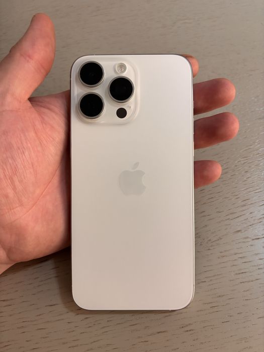 Vând iPhone 15 Pro Max 256 GB, culoare White Titanium