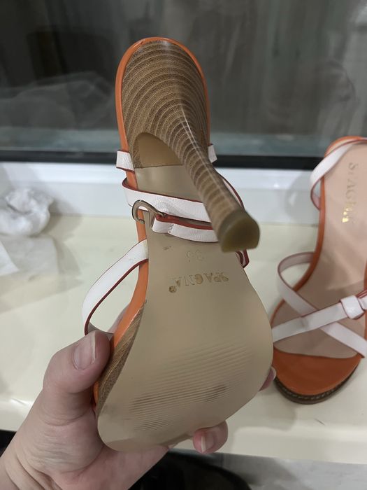 Босоножки новые за 3000