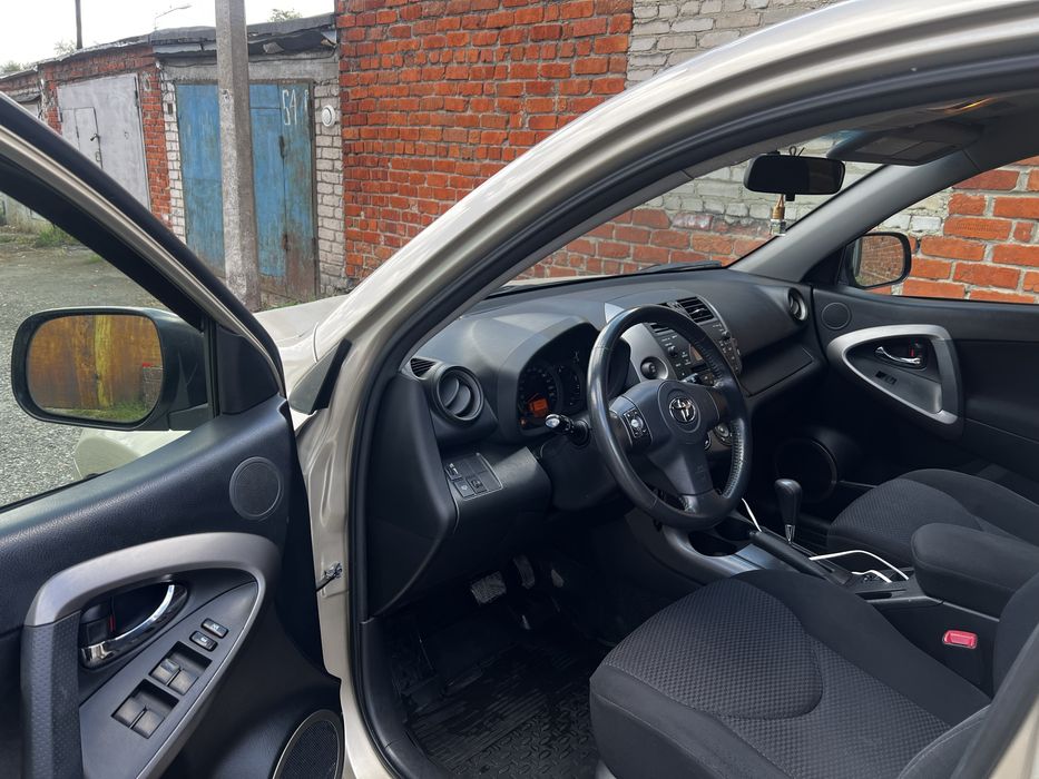 Продам Toyota RAV4