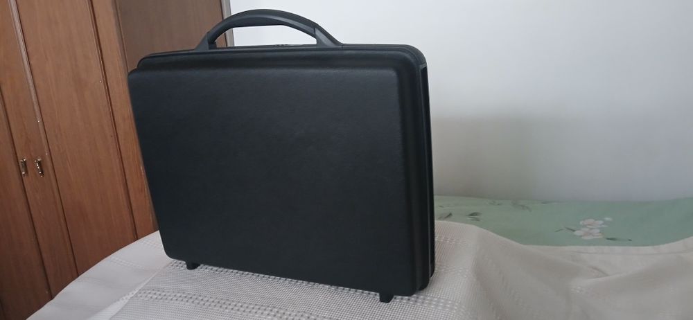 Diplomat/ servieta Samsonite Business rigidă  cu cifru ,Nouă