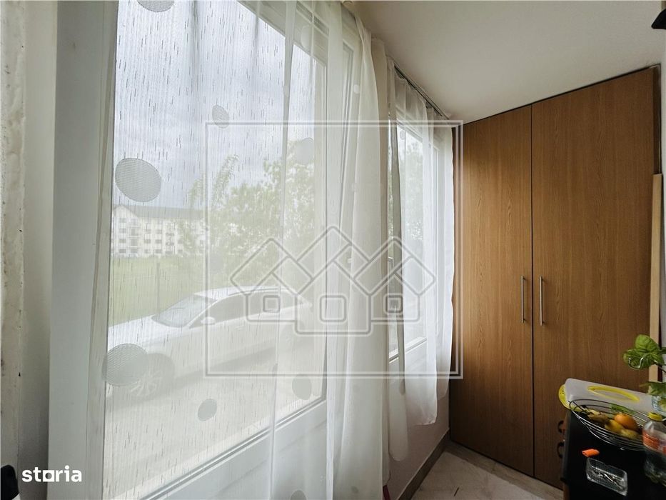 Ap spatios, mobilat si utilat, 3 camere, 2 balcoane, 2 parcari