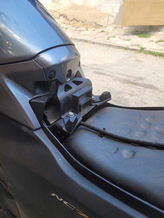 Повдигач за седалка - Honda NC700x Nc750X