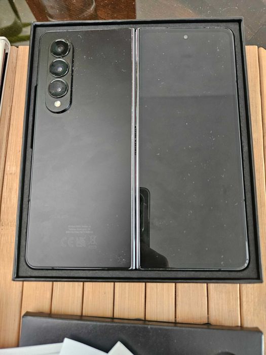 Samsung Galaxy Z Fold4 (не работещ вътрешен дисплей)