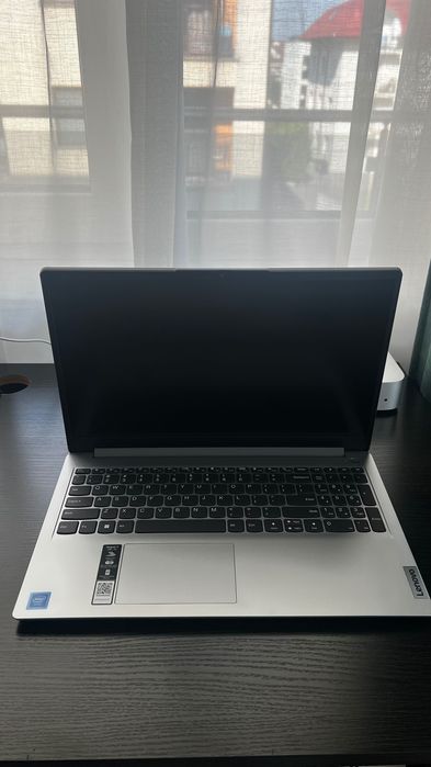 Laptop Lenovo 15.6" – Ca Nou / Impecabil (Școală, Office, Filme)