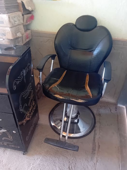 Срочно продам кресло и тумбочка для салона. Б/у.
