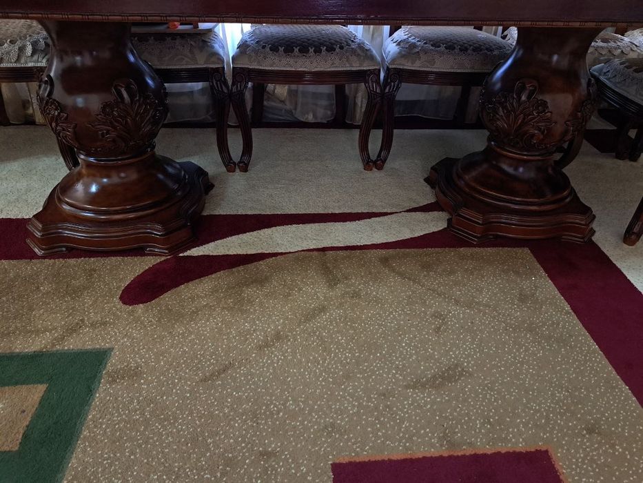 Продается стенка, стол и стулья