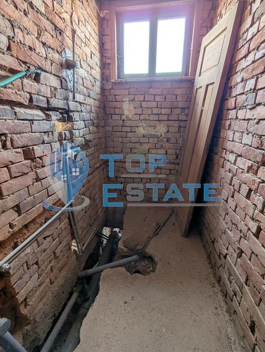 Двуетажна масивна къща с красива гледка в град Борово, област Русе