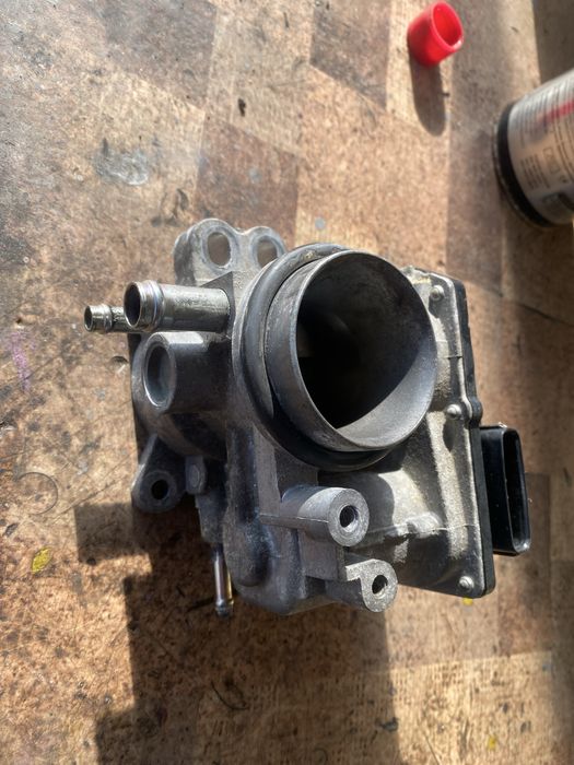 Дроселова клапа за тойота ярис 1.3 бензин 86кс