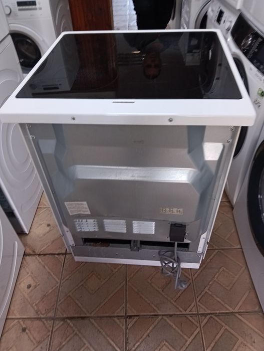 Свободно стояща печка с керамичен плот Gorenje 2 години гаранция!