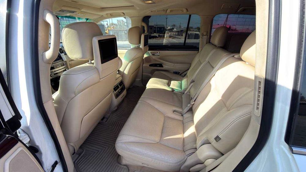 LEXUS LX570, 2013 г. идеальное состояние,