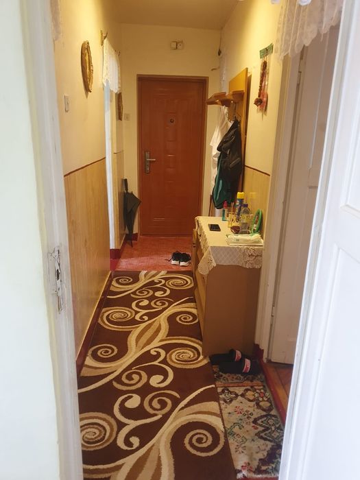 Apartament 2 camere decomandate,et.1,centrală ,zona Penny Vulcan 29 000 euro neg.