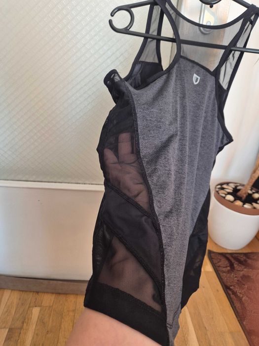 Спортен потник с бюстие Nike / Rasa