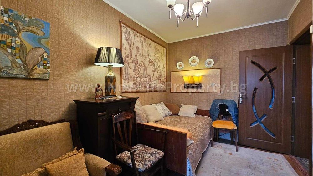 Продава се двуетажна къща в град Средец, област Бургас