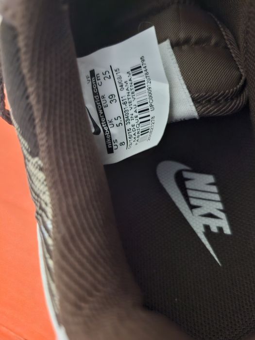Продам новые кроссовки Nike